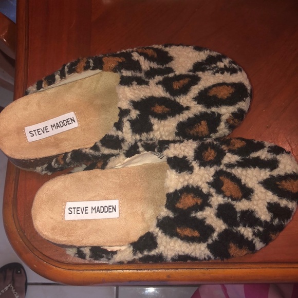 NWOT Steve Madden sherpa leopard slip on clogs size 7 - Picture 4 of 8